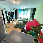 アパート 214 With Private Parking