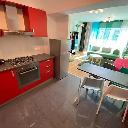 214 With Private Parking بوخارست