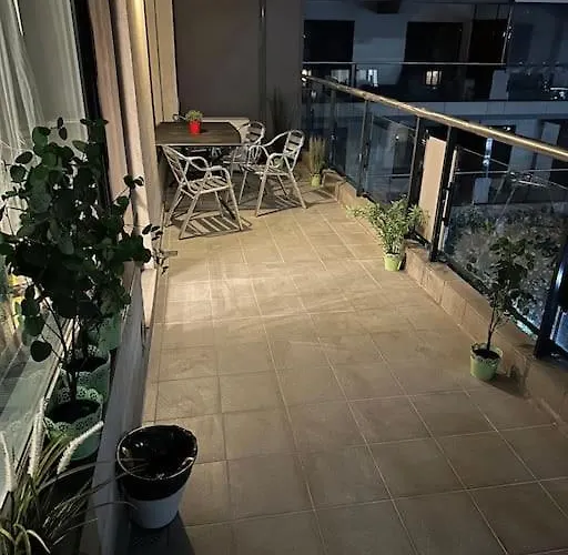 214 With Private Parking Бухарест